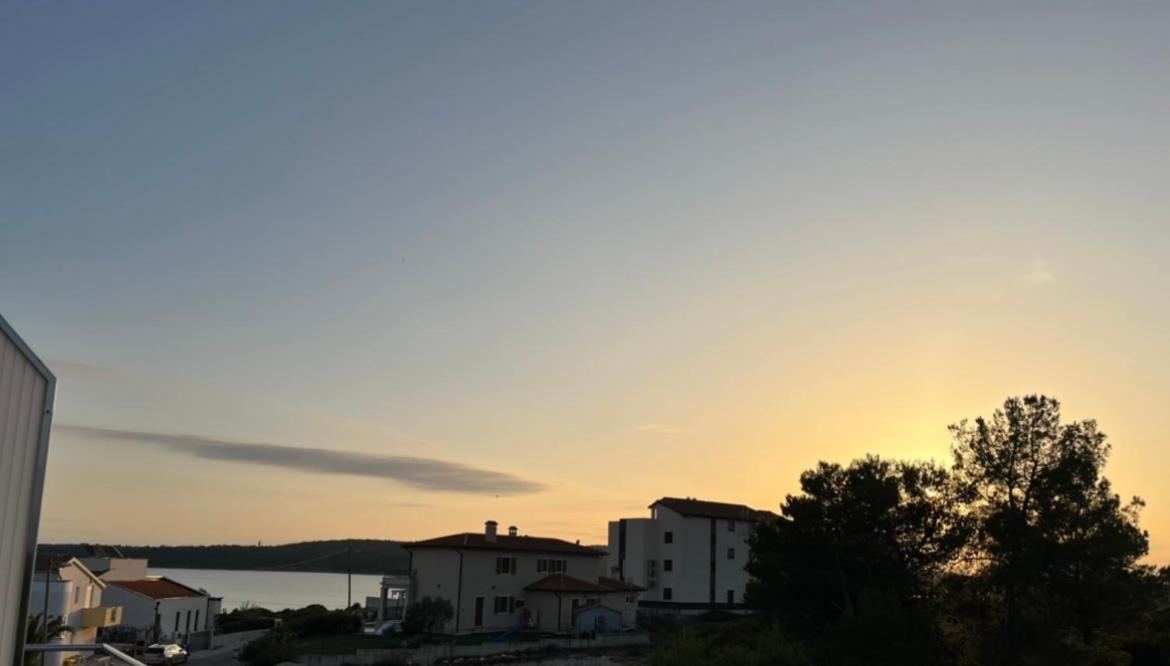 Apartman Yacht Μεντουλίν Εξωτερικό φωτογραφία