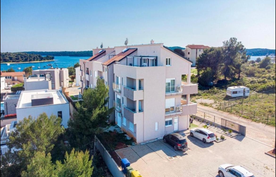 Apartman Yacht Μεντουλίν Εξωτερικό φωτογραφία